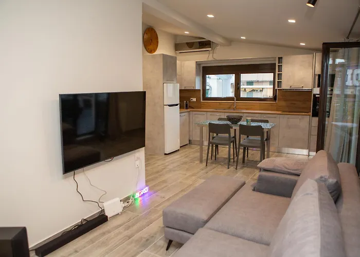 Cozy Penthouse Next To Station