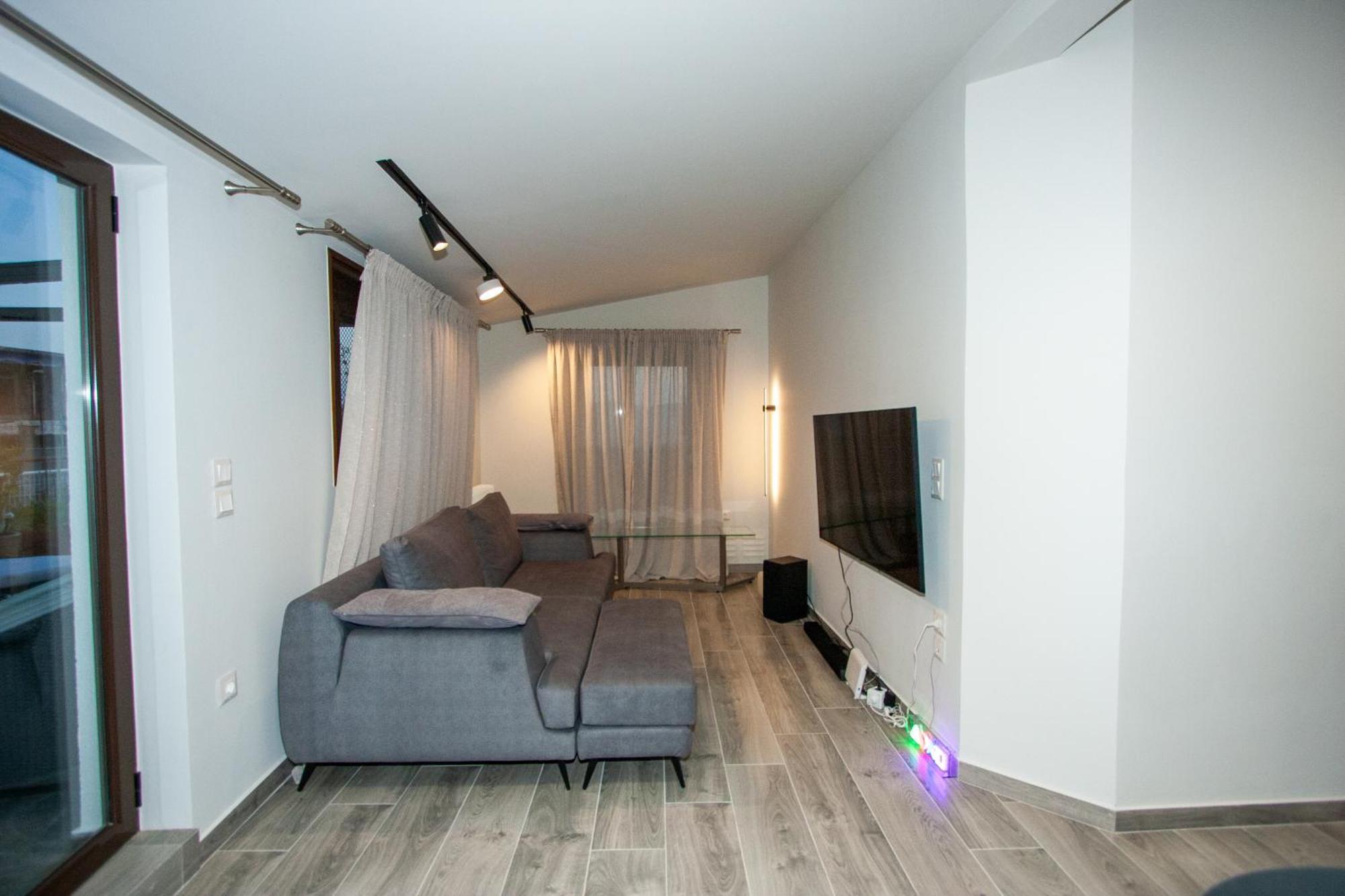 Apartment Cozy Penthouse Next To Station